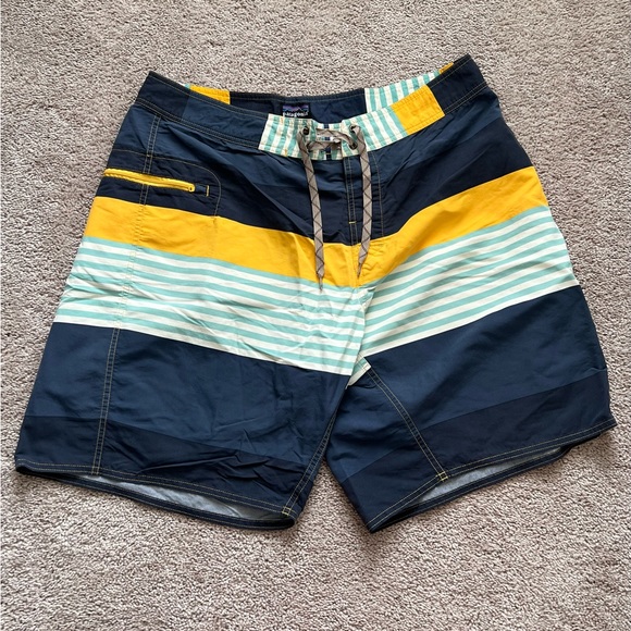 Men’s Patagonia Board Shorts Swim Trunks, Set of 2 - Picture 6 of 8